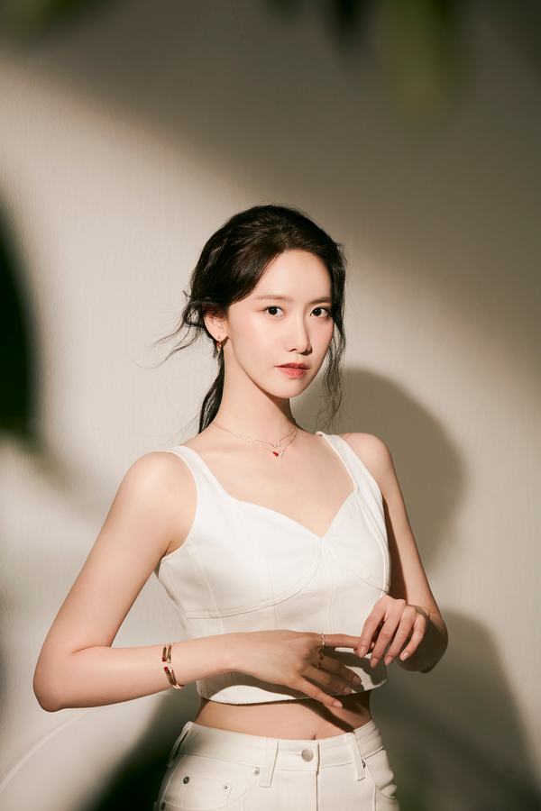 키린(Qeelin)의 울루 에코 컬렉션을 착용한 브랜드 앰배서더 임윤아