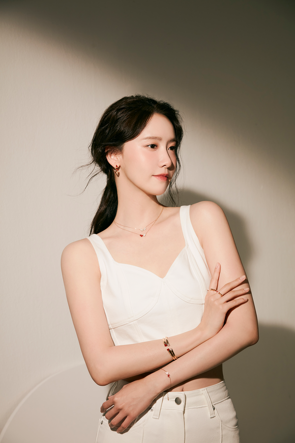 키린(Qeelin)의 울루 에코 컬렉션을 착용한 브랜드 앰배서더 임윤아