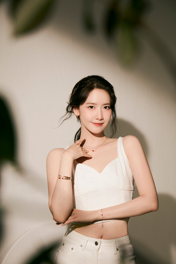 키린(Qeelin)의 울루 에코 컬렉션을 착용한 브랜드 앰배서더 임윤아