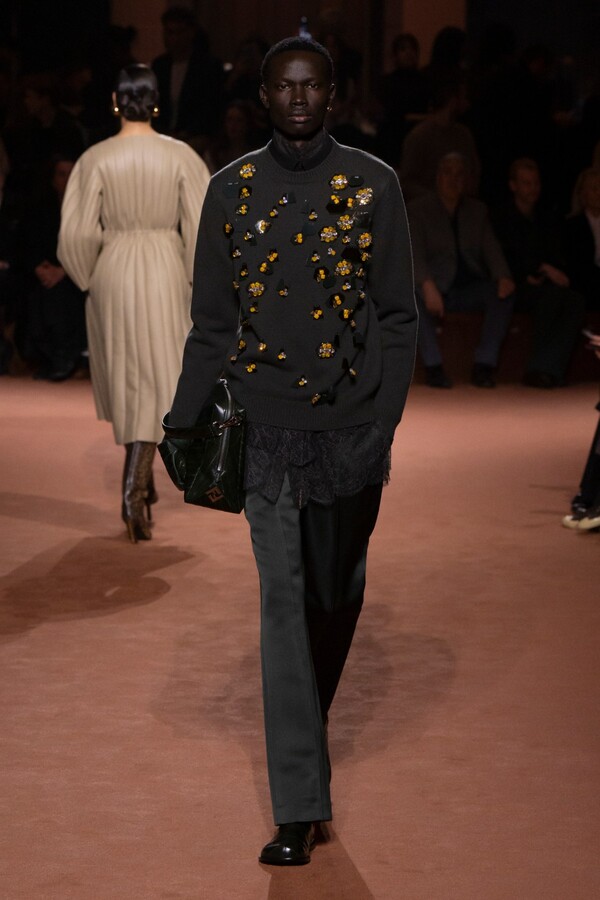 펜디 2025 F/W 컬렉션. 