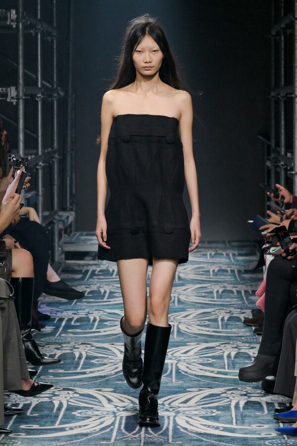 프라다 2025 F/W 컬렉션. 