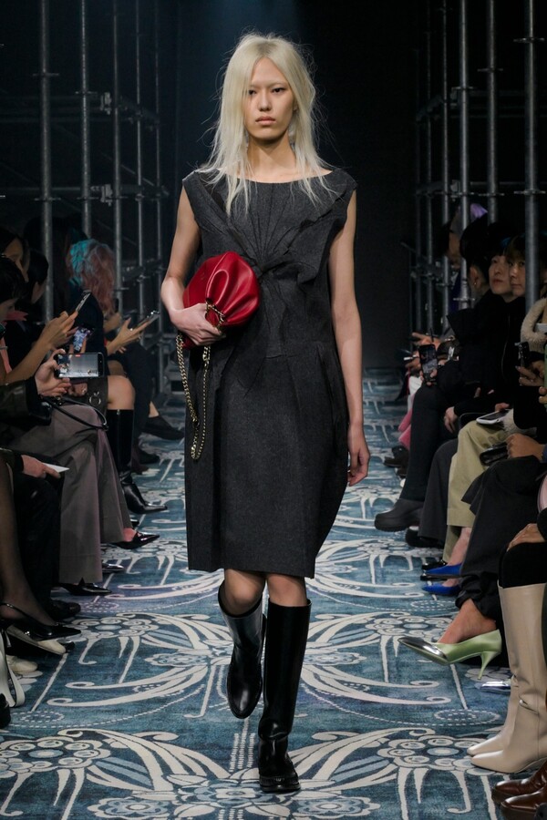 프라다 2025 F/W 컬렉션. 