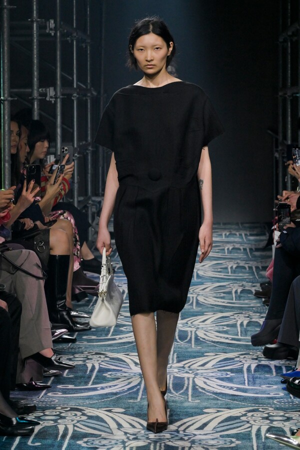 프라다 2025 F/W 컬렉션. 