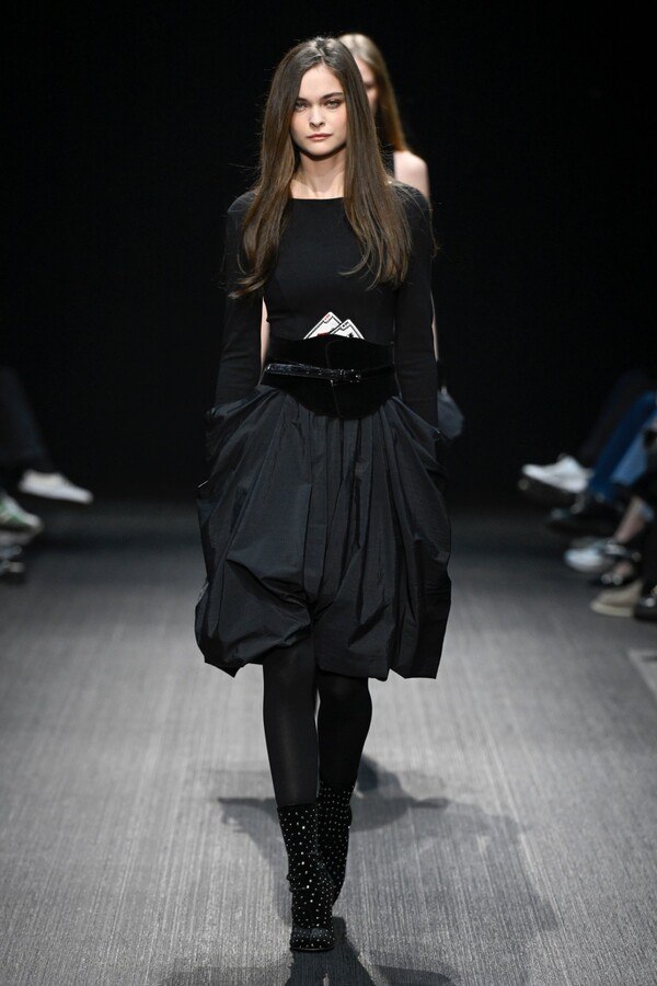 엠포리오 아르마니 2025 F/W 컬렉션. 