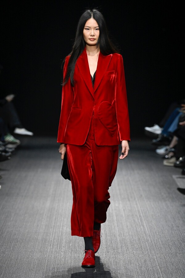 엠포리오 아르마니 2025 F/W 컬렉션. 