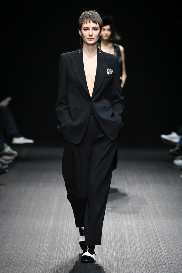 엠포리오 아르마니 2025 F/W 컬렉션. 