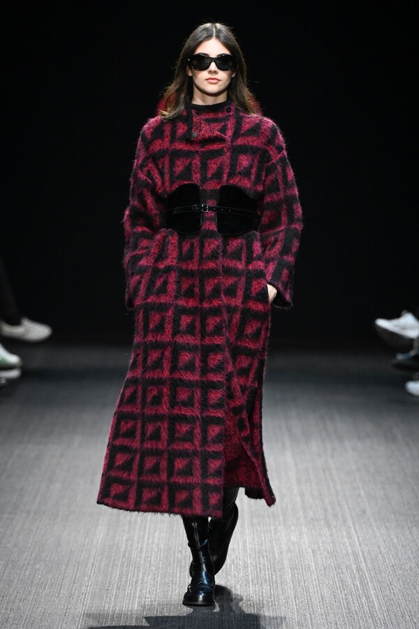 엠포리오 아르마니 2025 F/W 컬렉션. 