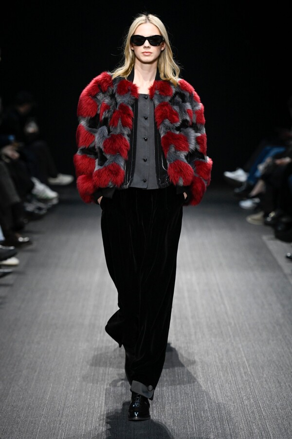 엠포리오 아르마니 2025 F/W 컬렉션. 