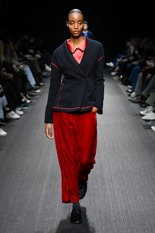 엠포리오 아르마니 2025 F/W 컬렉션. 