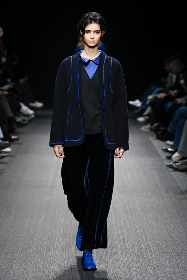 엠포리오 아르마니 2025 F/W 컬렉션. 