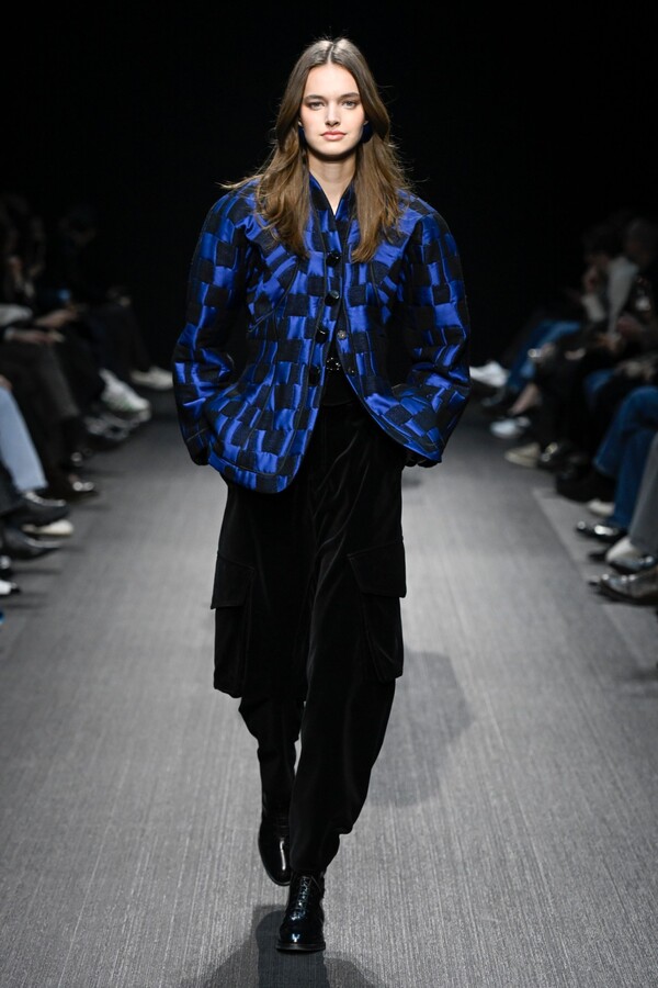 엠포리오 아르마니 2025 F/W 컬렉션. 