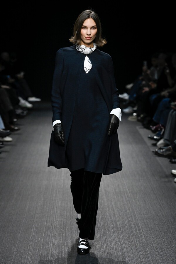 엠포리오 아르마니 2025 F/W 컬렉션. 