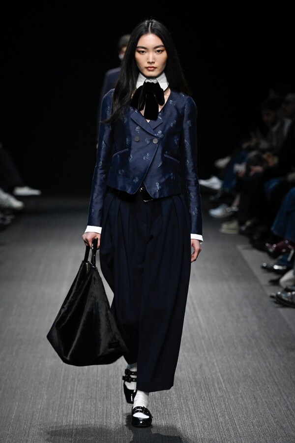 엠포리오 아르마니 2025 F/W 컬렉션. 