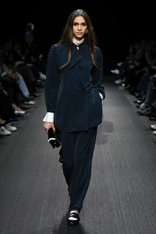 엠포리오 아르마니 2025 F/W 컬렉션. 