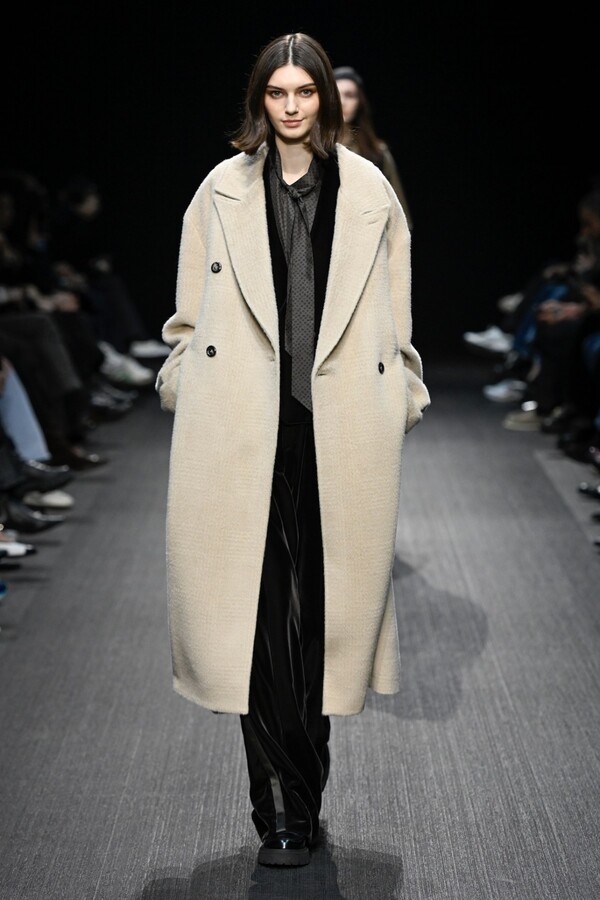 엠포리오 아르마니 2025 F/W 컬렉션. 