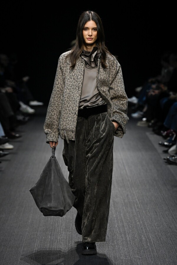 엠포리오 아르마니 2025 F/W 컬렉션. 