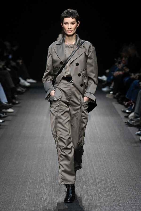 엠포리오 아르마니 2025 F/W 컬렉션. 