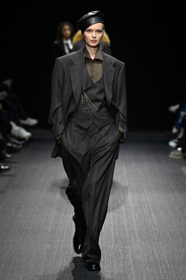 엠포리오 아르마니 2025 F/W 컬렉션. 