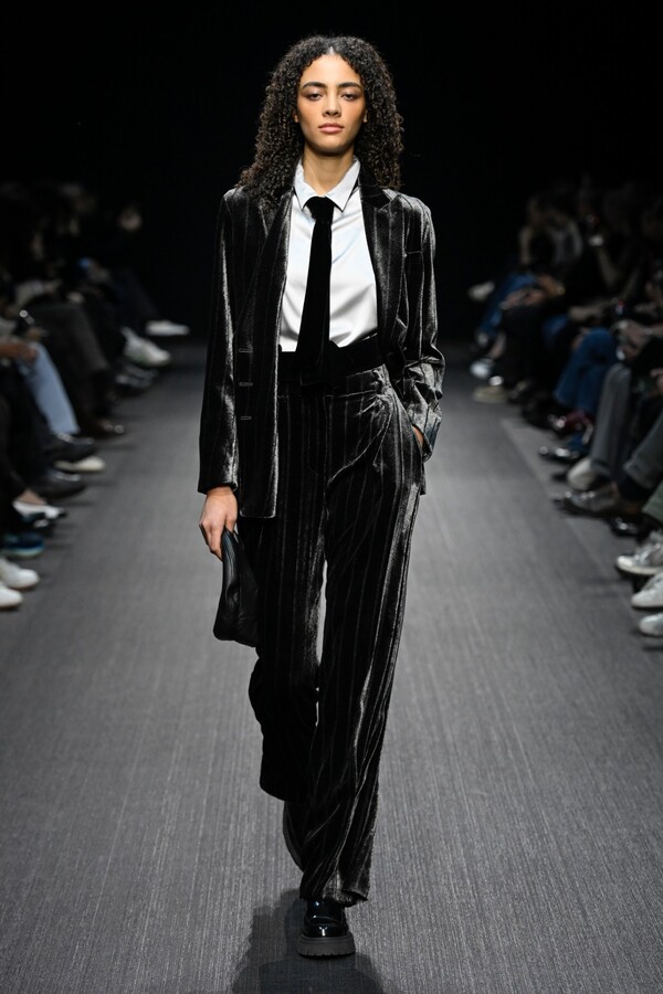 엠포리오 아르마니 2025 F/W 컬렉션. 