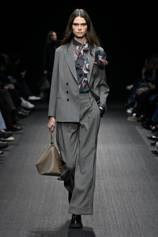 엠포리오 아르마니 2025 F/W 컬렉션. 