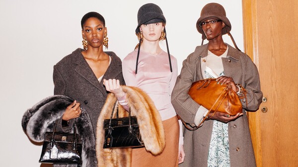 2025 F/W 미우미우 패션쇼 백스테이지. ⓒ Kuba Dabrowski/WWD