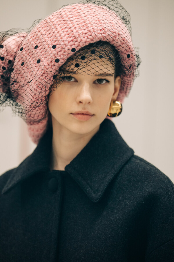 2025 F/W 펜디 패션쇼 백스테이지. ⓒ Adam Katz Sinding/WWD