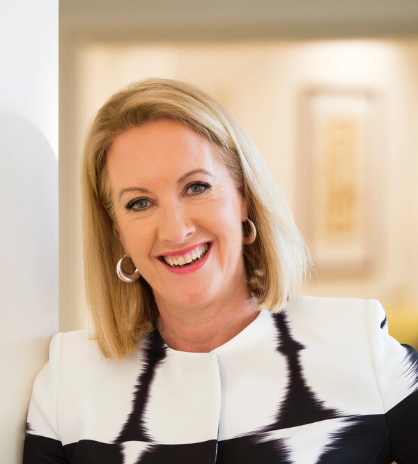 기존 퐁다시옹 샤넬 이사회 이사였으며,  이사회 의장직에 오른 엘리자베스 브로데릭. Fondation Chanel