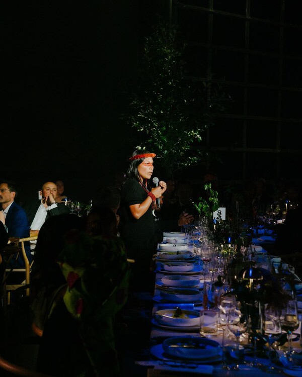 연설 중인 에콰도르 아마존 원주민 리더 네몽테 넨퀴모(Nemonte Nenquimo) / ©Jade Greene / WWD