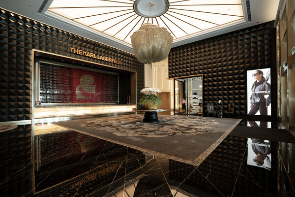  칼 라거펠트 마카오 호텔의 로비 