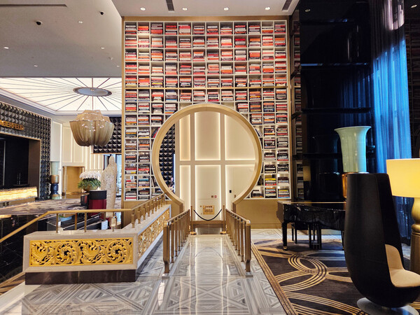 로비에 위치한 더 북 라운지