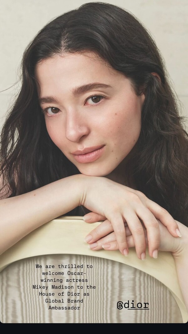 조나단 앤더슨의 인스타그램 스토리 / @jonathan.anderson