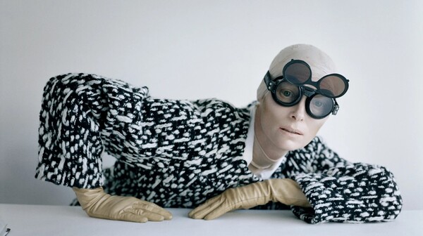 틸다 스윈튼, 패션: 이브 생 로랑, 레이캬비크, 2011 ©Tim Walker, Courtesy of the artist and Eye Filmmuseum