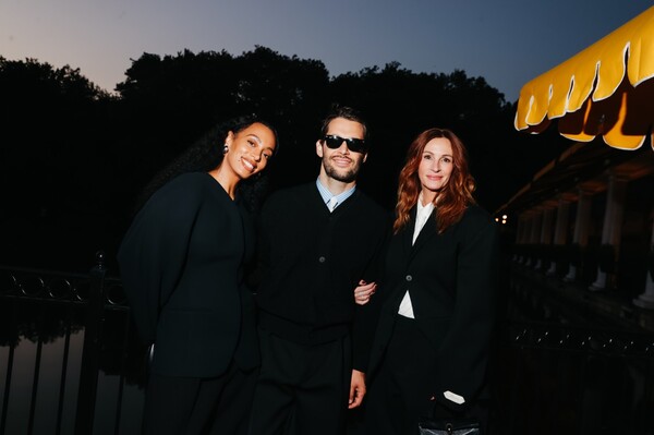 솔란지 놀스와 시몽 포르테 자크뮈스, 줄리아 로버츠  © Lexie Moreland/WWD