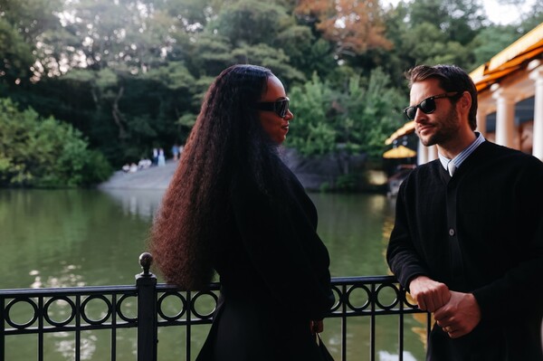 솔란지 놀스와 시몽 포르테 자크뮈스 © Lexie Moreland/WWD