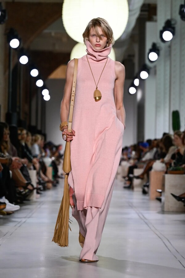 마이클 코어스 봄 2026 레디투웨어 컬렉션 ©Giovanni Giannoni/WWD