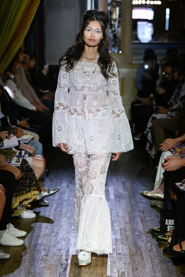 안나 수이 봄 2026 레디투웨어 컬렉션 ©Giovanni Giannoni/WWD