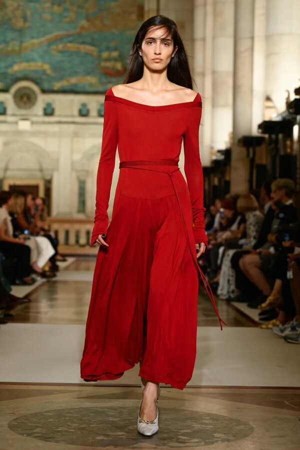 토리 버치 2026 봄 레디투웨어 컬렉션 ©Giovanni Giannoni/WWD