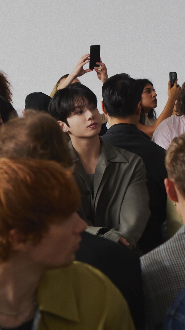 뉴욕패션위크 캘빈클라인 26S/S 쇼에 참석한 정국 / @calvinklein