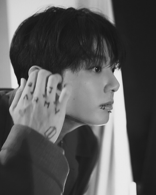 뉴욕패션위크 캘빈클라인 26S/S 쇼에 참석한 정국 / @calvinklein