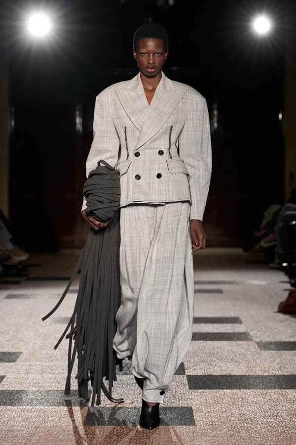 록산다 2026 봄 레디투웨어 컬렉션 ©Roksanda