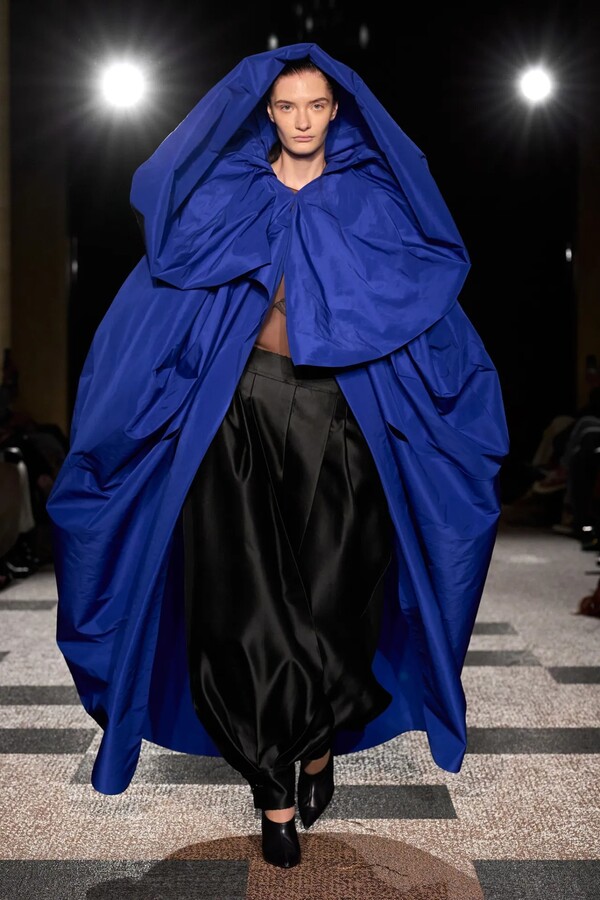 록산다 2026 봄 레디투웨어 컬렉션 ©Roksanda