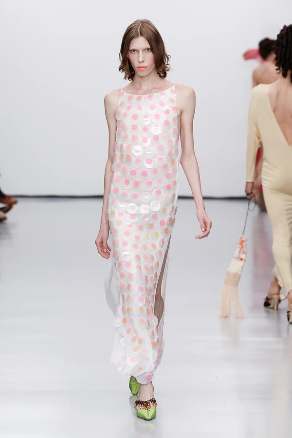 코너 아이브스 봄  2026 레디투웨어 컬렉션 ©Conner Ives