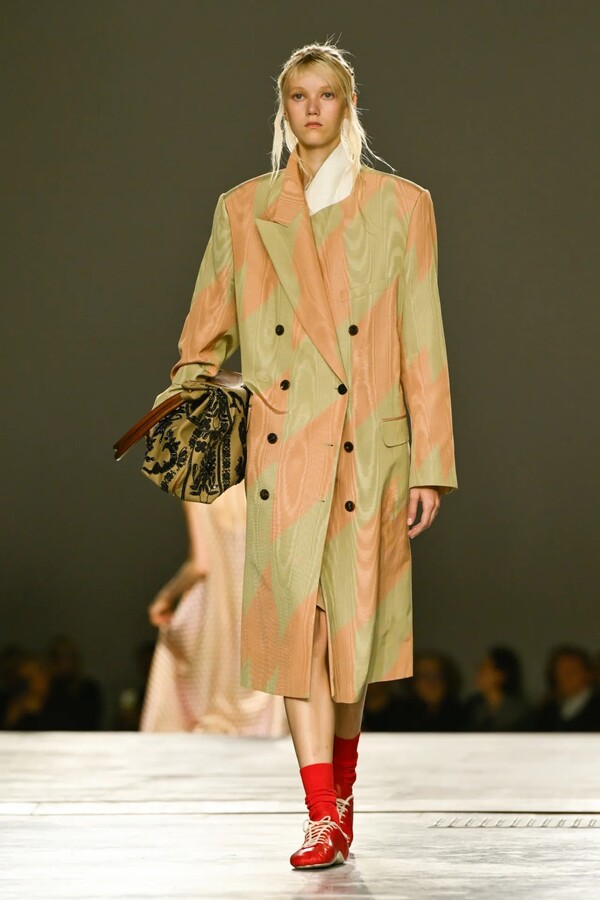 드리스 반 노튼  2026 봄 레디투웨어 컬렉션 ©Giovanni Giannoni/WWD