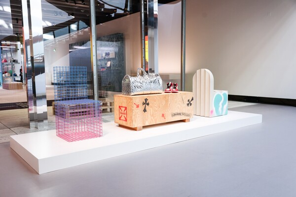 버질 아블로가 디자인한 제품을 전시한 공간. ©Thomas Razzano/BFA.com/Courtesy of the Virgil Abloh Archive