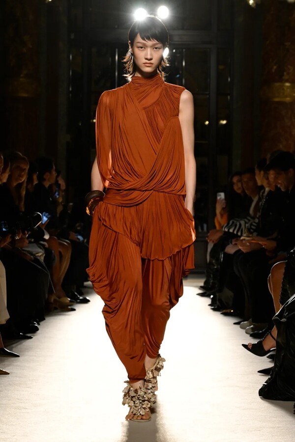 발망 봄 2026 레디투웨어 컬렉션 ©Giovanni Giannoni/WWD