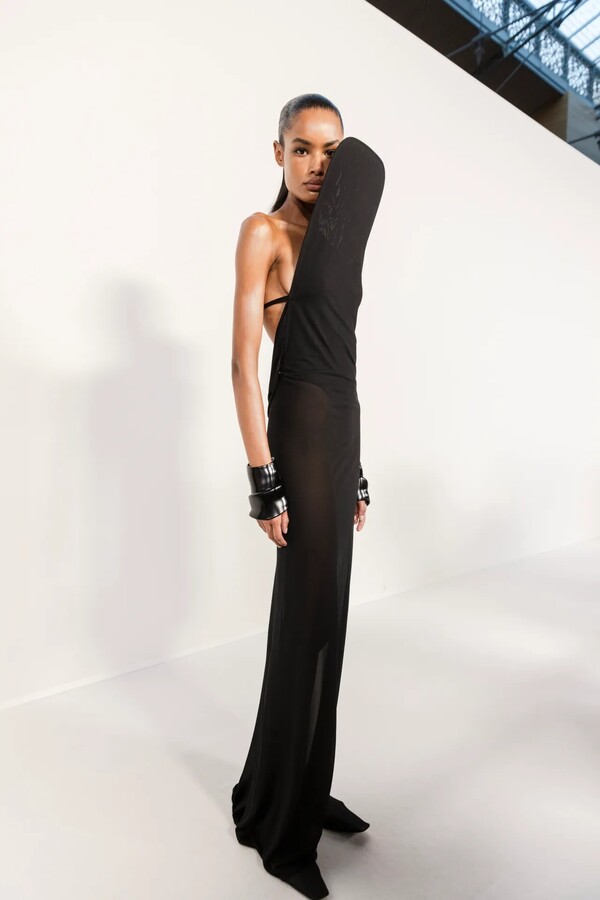 꾸레주 봄 2026 레디투웨어 컬렉션 백스테이지 ©Delphine Achard/WWD