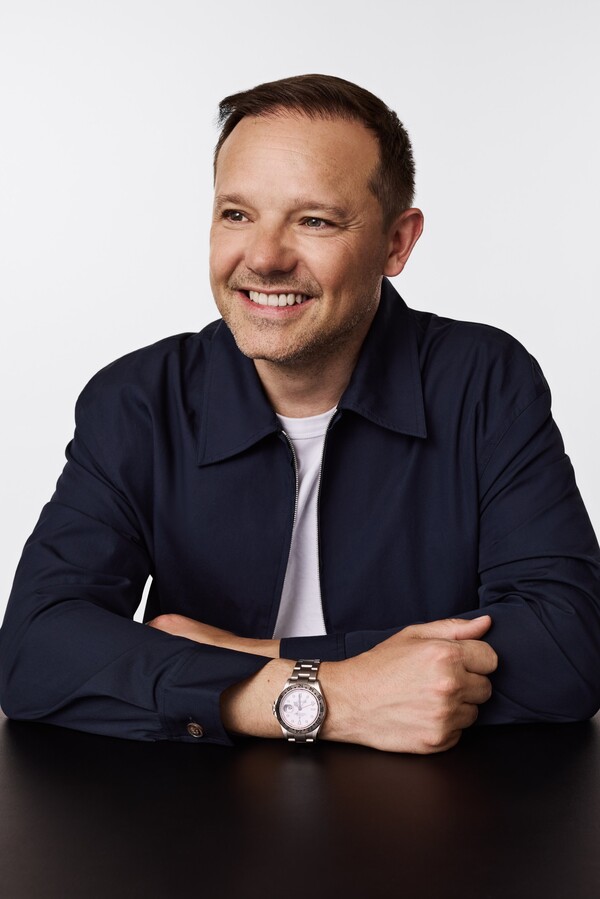 모니카 비나더에 새롭게 영입된 세바스찬 피카르도.