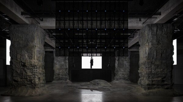 칼하트 WIP의 설치 전시 ‘Sedimental Works’. 사진 OPHELIE_MAURUS