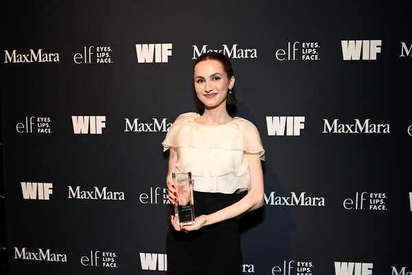 2025 WIF 아너스 연례 행사에서 막스마라 페이스 오브 더 퓨처 어워드 수상한 모드 아패토우. 막스마라 제공